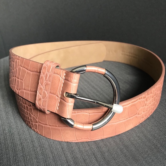NWOT Halogen Circle Buckle Croc Embossed Belt - Picture 1 of 6